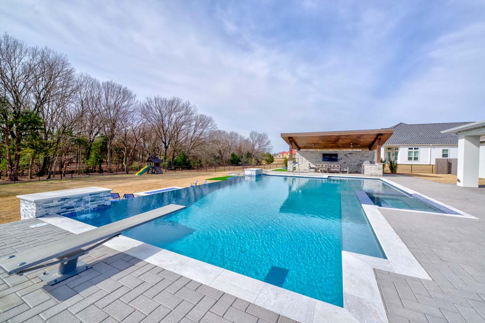 Custom new pool construction with spa in Frisco Texas